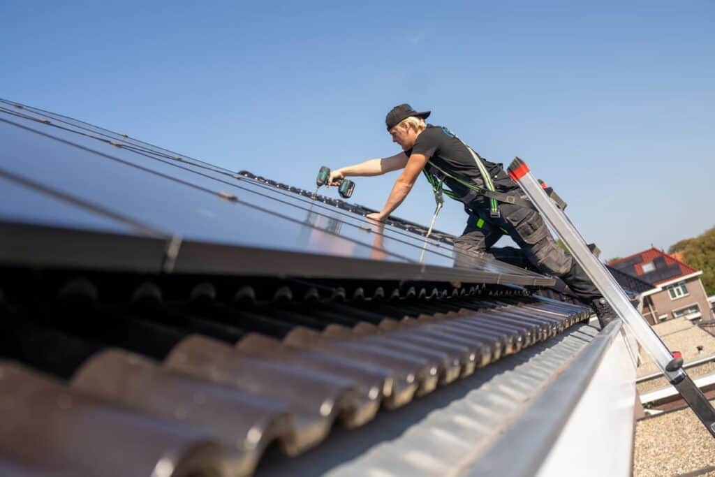 Het plaatsen van zonnepanelen