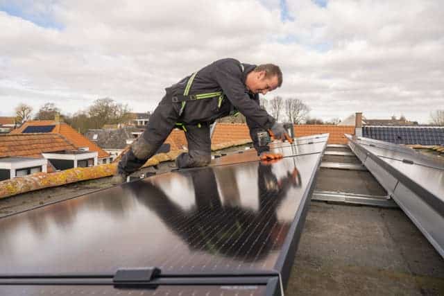 Zonnepanelen laten plaatsen